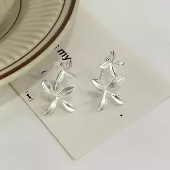 Элегантные серьги-гвоздики Gardenia для женщин, легкие роскошные серьги и серьги Niche Design