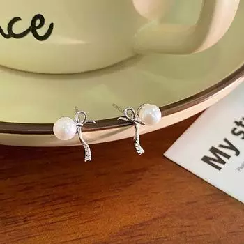 Элегантные серьги-гвоздики с бантом из жемчуга для женщин. Легкая роскошь, высококлассный дизайн, новые серьги.