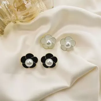 Элегантные серьги с жемчугом «Камелия»: Простая и универсальная элегантность чёрный