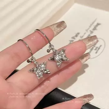 Элегантные серьги-звезды с бриллиантами — модный, легкий, роскошный, высококлассный дизайн с уникальной пятиконечной звездой. A1842 серебряный