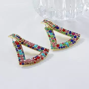 Элегантные серебряные серьги-иглы с бриллиантами геометрической формы и треугольниками — роскошный и универсальный дизайн алый