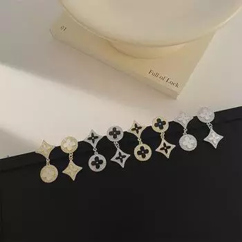 Элегантные серебряные серьги-иглы с цветком из циркония — роскошный блеск, изысканный дизайн