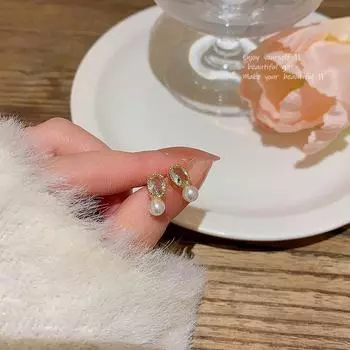 «Элегантные серебряные серьги с цирконием и жемчугом»: «Модный, минималистичный, высококлассный дизайн» золотой