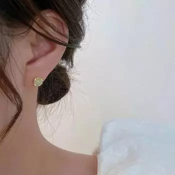 Элегантные светло-зеленые маленькие серьги во французском стиле для женщин — простые, универсальные, высококачественные и шикарные bead earrings зелёный