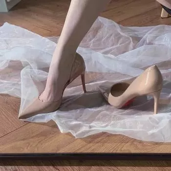 Элегантные туфли 2024 года из овчины с острым носком на шпильке для женщин — универсальные и стильные телесного цвета Three pairs of half size pads