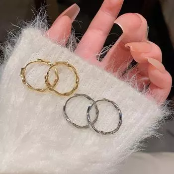 Элегантные витые серьги-кольца из серебра 925 пробы — минималистичный, универсальный стиль для женщин A1285