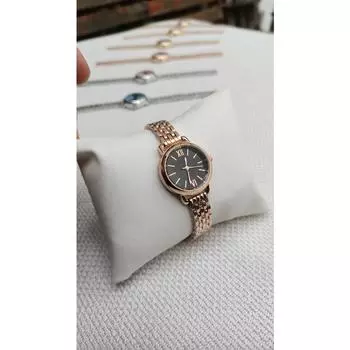 Элегантные женские наручные часы в стиле минимализма