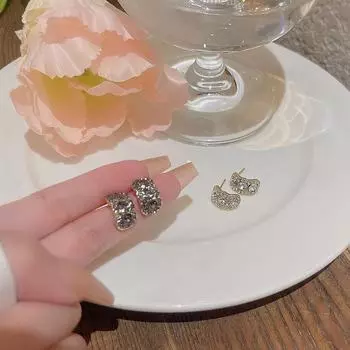 Элегантные женские серьги из серебра 925 пробы с черным цирконием в форме буквы C E5854 белый