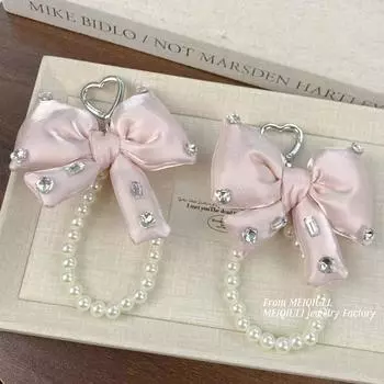 Элегантный атласный брелок для телефона с жемчугом и бриллиантами