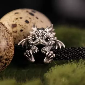 Элегантный браслет с подвеской в виде дракона, универсальный вариант для повседневного наряда чёрный