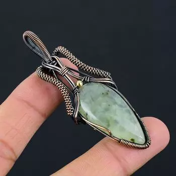 Элегантный драгоценный камень пренит из чистой медной проволоки, обернутый ювелирными изделиями ручной работы 2.87 Inches зелёный