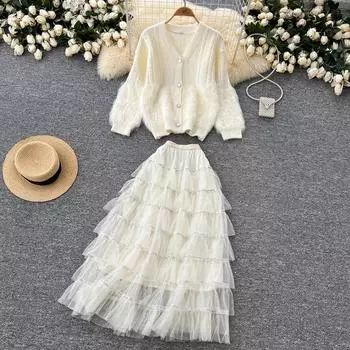 Элегантный комплект из двух предметов: свитер из плюшевой меховой трикотажной ткани с V-образным вырезом и сетчатой длинной юбкой с пайетками S бежевый