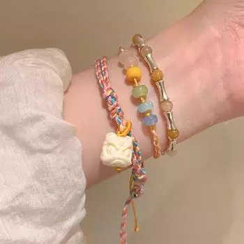 Элегантный плетеный браслет из бамбука «Танец льва» — нишевый дизайн, высококачественные бисерные украшения для женщин и студентов Bamboo patchwork bracelet