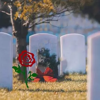 Элегантный силуэт кованого железа для могилы с цветами в память - идеально подходит для украшения сада на открытом воздухе и декора вечеринок бежевый