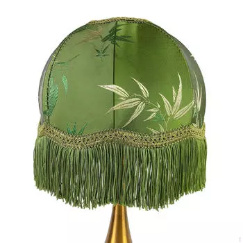 Элегантный зеленый абажур настольной лампы с кисточкой – стильная замена прикроватному освещению