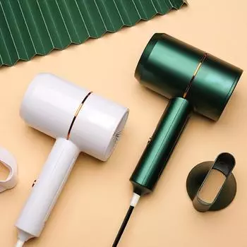 Электрический фен равномерно дует удобные отрицательные ионы белый