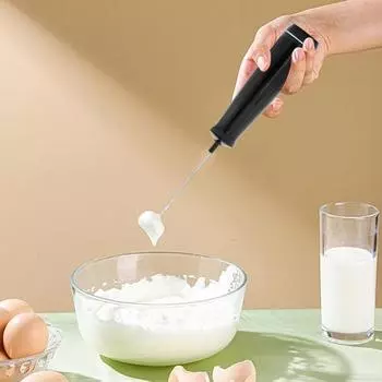 Электрический вспениватель для молока Ручной перезаряжаемый мини-вспениватель для кофе с двойным венчиком Портативный пенообразователь Взбивалка для яиц Миксер для напитков Беспроводной блендер белый