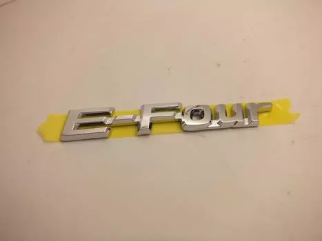 Эмблема Toyota Yaris Cross (MXPJ15)E-четыре