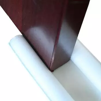 Энергосберегающий уплотнитель под дверь белый