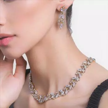 Эстель - Стильное позолоченное колье с мерцающими листьями