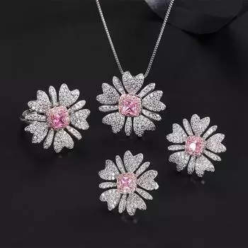 Этнический ретро-комплект из трех украшений: розовое кольцо, ожерелье, слегка инкрустированное бриллиантами, подвеска, гвоздик.