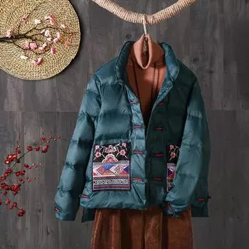 Этнический стиль цветной карманный пиджак 2024 осень и зима ретро литературная вышивка белый утиный пух воротник стойка пряжка пуховик женский M красный