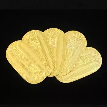 Это кобан, знакомый по оригинальной гравюре периода Синобия «Кобан Горё».