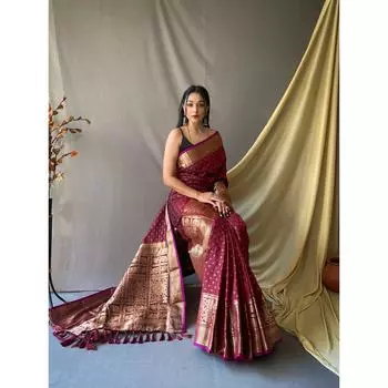 Это красивое мягкое шелковое сари с клетчатым серебряным и золотым переплетением Зари по всему телу сари