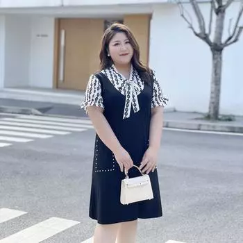 Это летнее утягивающее и модное платье А-силуэта с короткими рукавами — стильное и элегантное платье в женском стиле 2XL чёрный