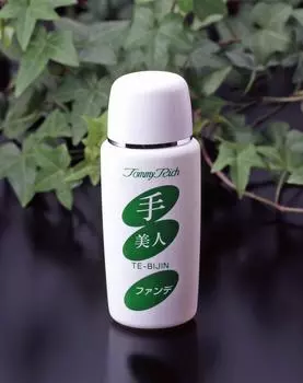 Это специальная основа, разработанная специально для рук и кистей рук Rich Hand Beauty, раздел этого продукта только [Tommy Foundation] (В