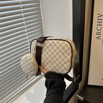 Этой весной 2024 года популярны детские и мамские сумки в иностранном стиле, сумки-мессенджеры через плечо, простые и модные ретро-сумки для пресбиопии