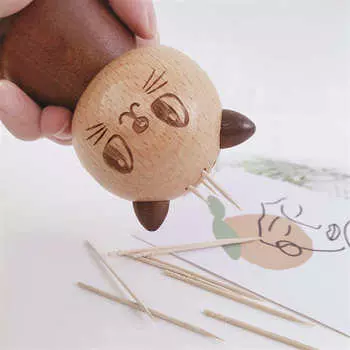Этот деревянный держатель для зубочисток с милым мультяшным котом не только практичен, но и может добавить декоративный элемент вашему дому Cat (female)