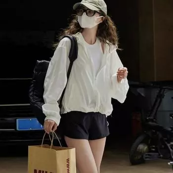 Johnature Летняя Корейская версия Спорт на открытом воздухе Солнцезащитные куртки Дышащие крутые свободные простые женские пальто с капюшоном One Size чёрный