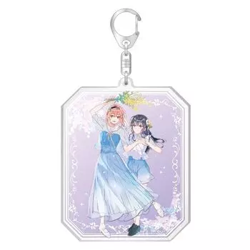 Юбки шуршат на лестничной площадке Акриловый брелок с блестками/A