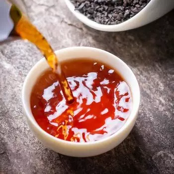 Юньнань Мэнхай Старый спелый чай Пуэр Клейкий ароматный чай Ископаемое разбитое серебро 500g/17.6oz