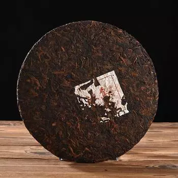 Юньнаньский чай Чай Пуэр Исландия Золотой бутон Пуэр Спелый чай 357г Чайный торт Пуэр