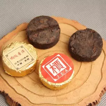 Юньнаньский мини-туоча со словом «Цзя», изготовленный из старого чая Пуэр Шу Пуэр 2003 года. 100g