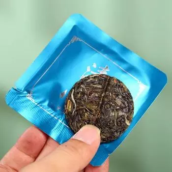 Юньнаньский пуэр сырой чайный пирог листовой чай в железной банке 104 г (8г * 13 шт.) Iron box 104g(8g * 13 pieces)