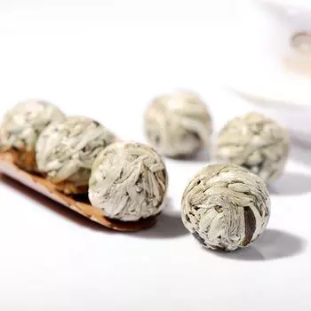 Юньнань Старое Дерево Белый Чай Высокая Гора Юэ Гуан Бай Жемчуг Дракона Луна 250g