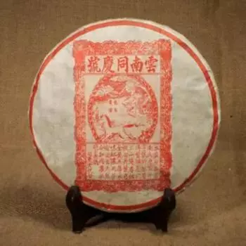 Юньнань Тун Цин Хао Иу Mt. Старый чай выдержанный пуэр приготовленный брикетом пуэра 357 г