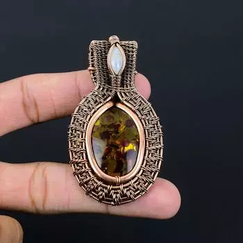 Ювелирная подвеска ручной работы из балтийского янтаря и лунного камня из чистой медной проволоки 2.56 Inches коричневый