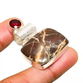 Ювелирная подвеска с яшмой капучино и гранатом 925 пробы, посеребренная, 1,51 дюйма 1.51 коричневый