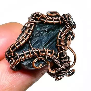 Ювелирное кольцо ручной работы из медной проволоки с черным турмалином, размер 7,5