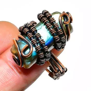 Ювелирное кольцо ручной работы из медной проволоки с лабрадоритом, размер 10,5