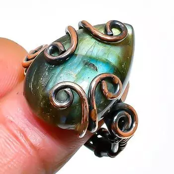 Ювелирное кольцо ручной работы из медной проволоки с лабрадоритом, размер 7,5