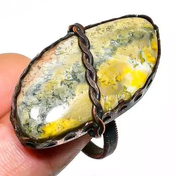 Ювелирное кольцо ручной работы из медной проволоки с яшмой «Шмель», размер 9,5