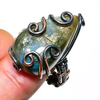 Ювелирное кольцо ручной работы из медной проволоки с лабрадоритом, размер 8,5