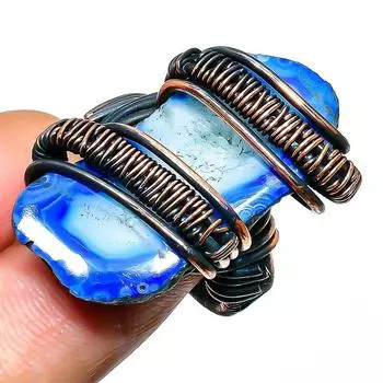 Ювелирное кольцо ручной работы из медной проволоки с синими друзами, кусочек драгоценного камня, размер 8