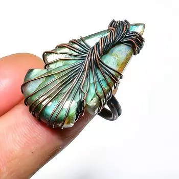 Ювелирное кольцо ручной работы из медной проволоки с лабрадоритом, размер 9,5