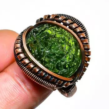 Ювелирное кольцо ручной работы с молдавитом, кварцем и медной проволокой, размер 9